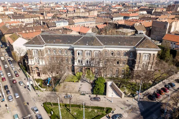 انواع کالج در کشور مجارستان