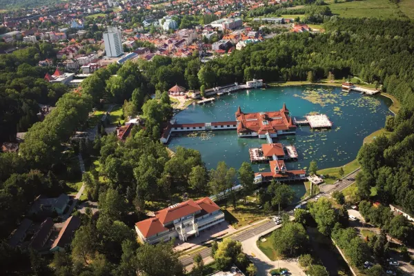 دریاچه هویز از جاهای دیدنی مجارستان